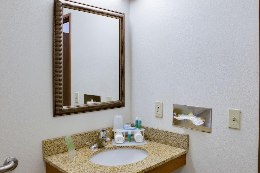 Holiday Inn Express Hotel & Suites Mattoon By Ihg Exterior photo