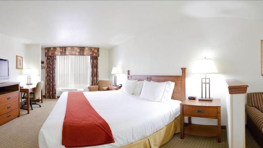 Holiday Inn Express Hotel & Suites Mattoon By Ihg Exterior photo