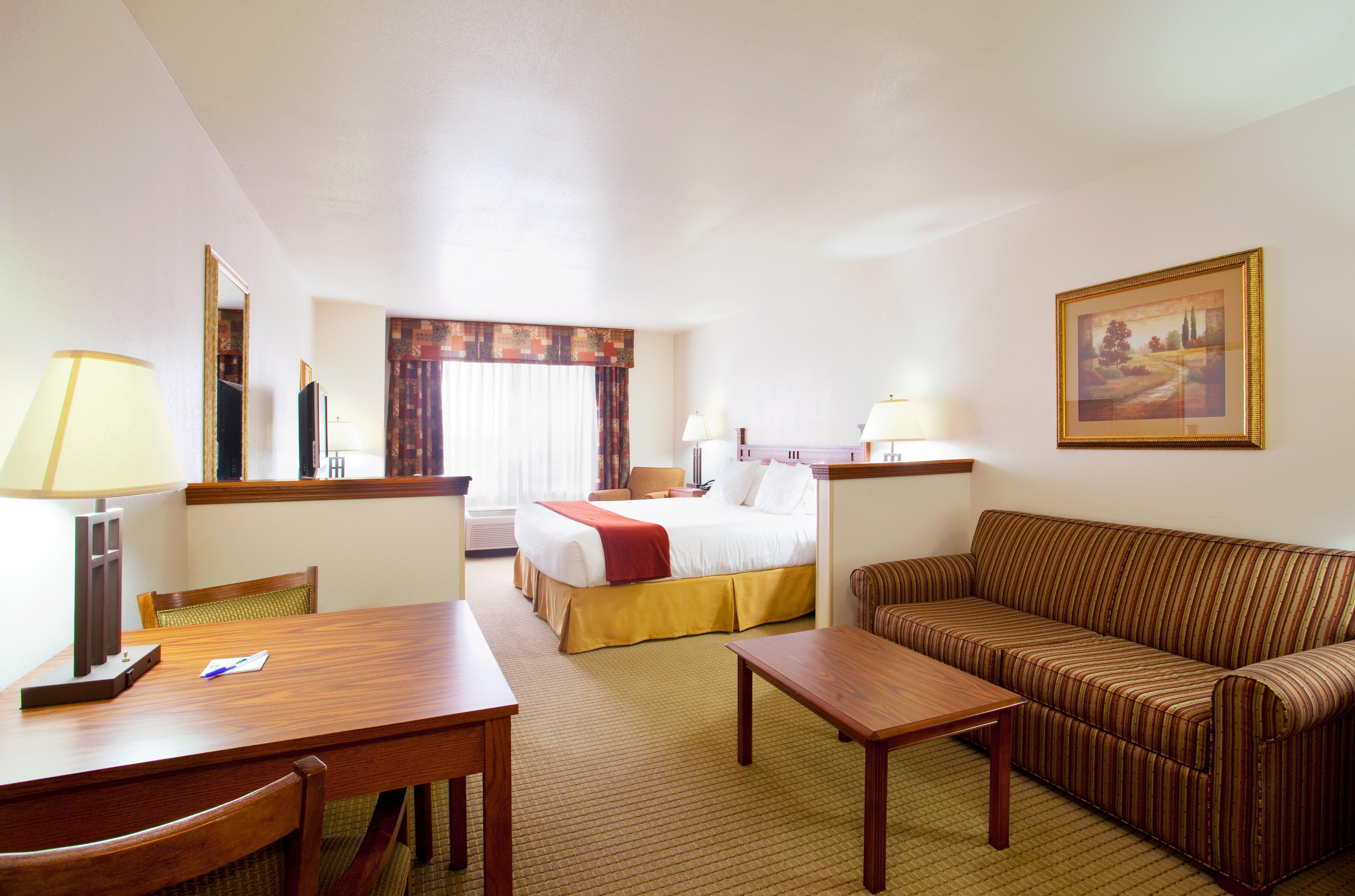 Holiday Inn Express Hotel & Suites Mattoon By Ihg Room photo