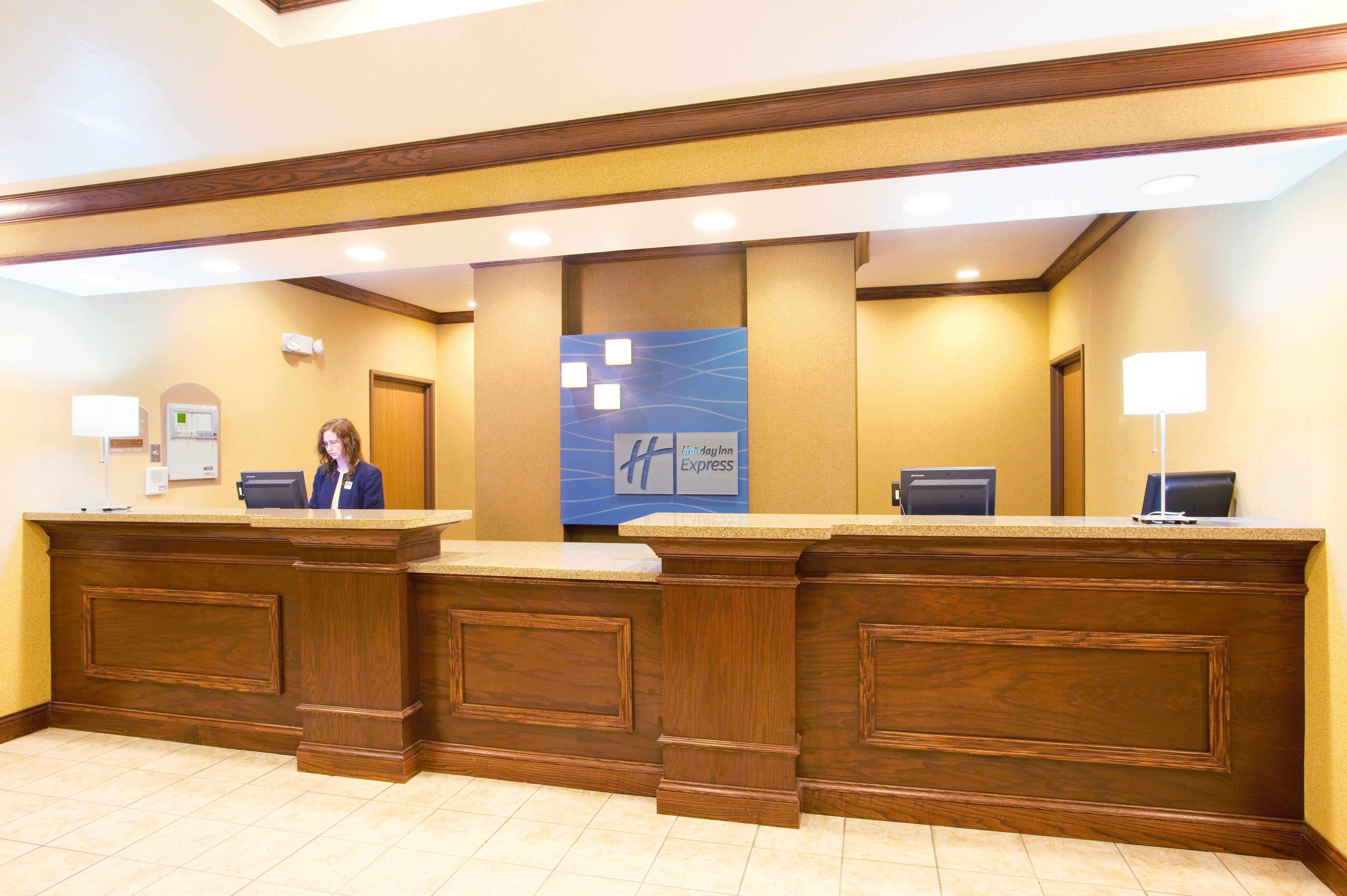 Holiday Inn Express Hotel & Suites Mattoon By Ihg Exterior photo