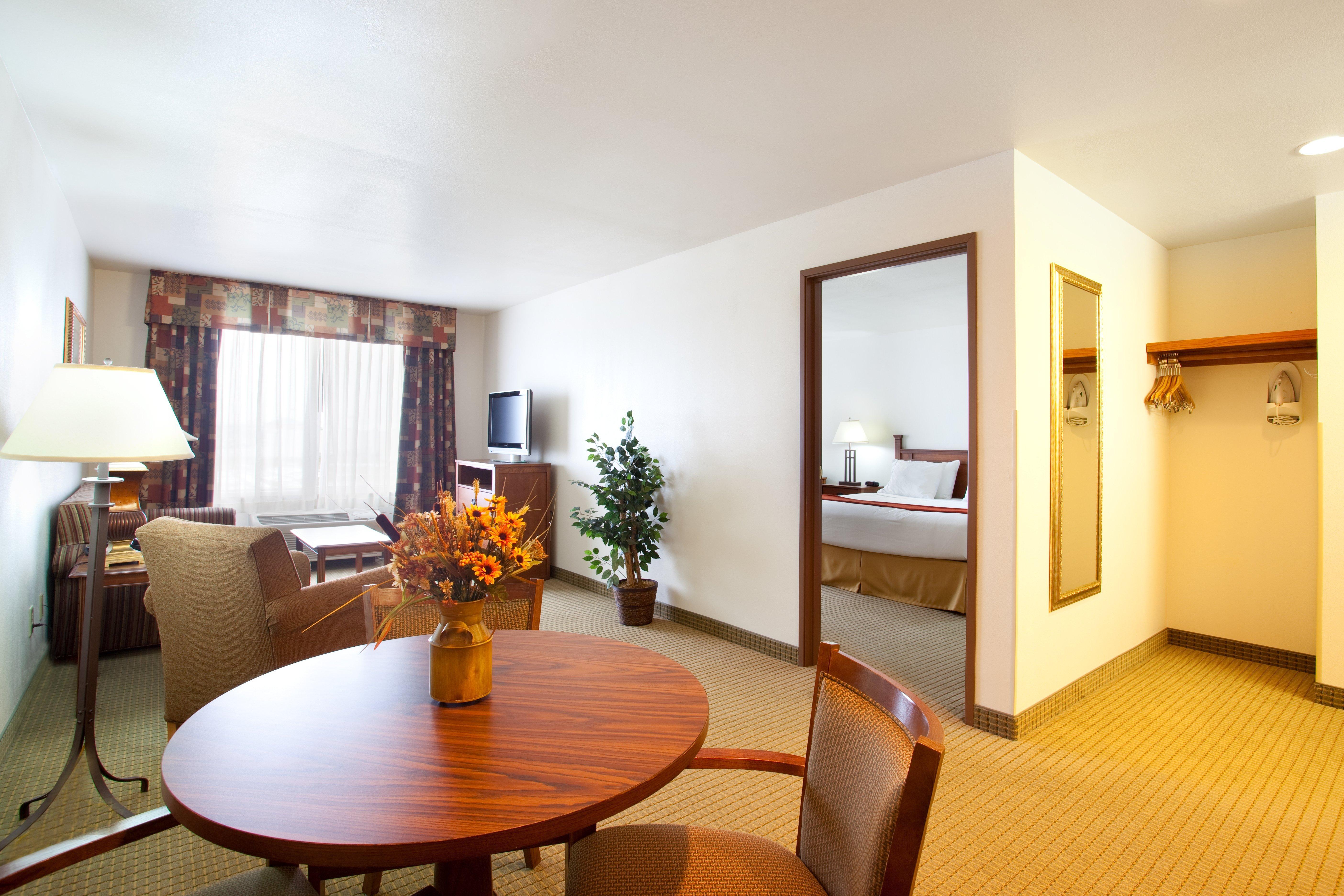 Holiday Inn Express Hotel & Suites Mattoon By Ihg Exterior photo