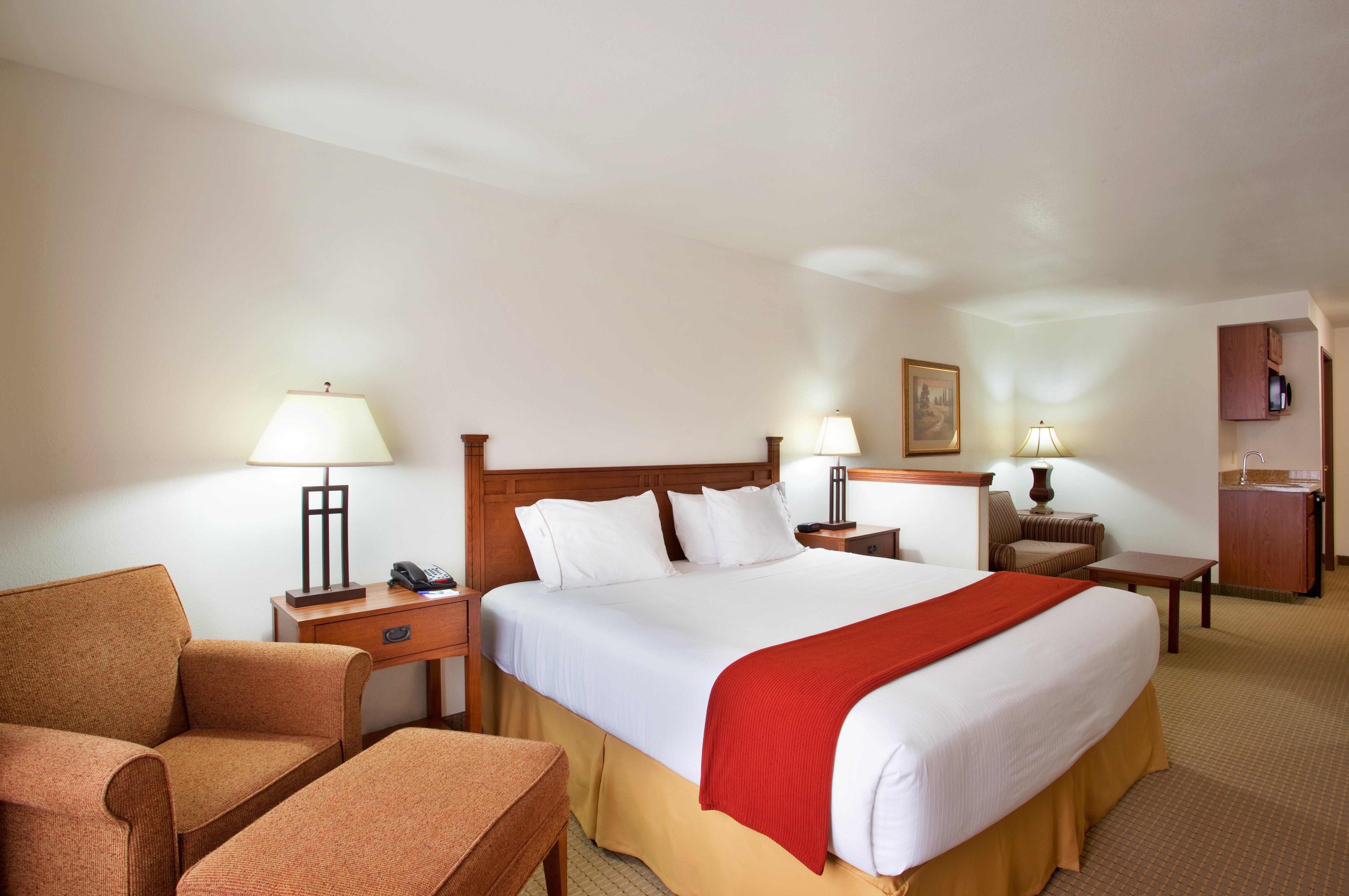 Holiday Inn Express Hotel & Suites Mattoon By Ihg Exterior photo