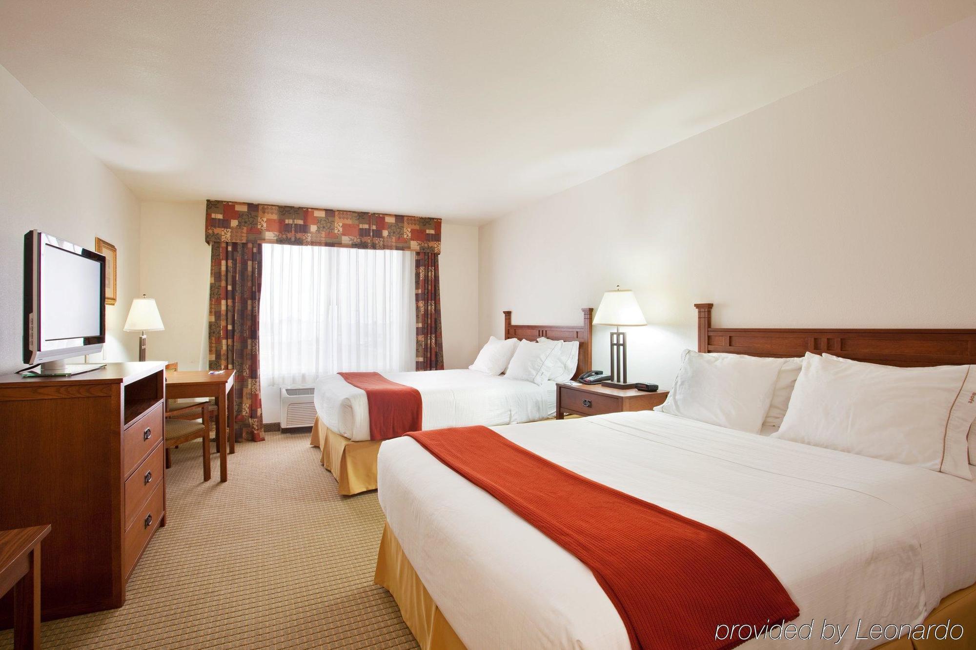 Holiday Inn Express Hotel & Suites Mattoon By Ihg Room photo